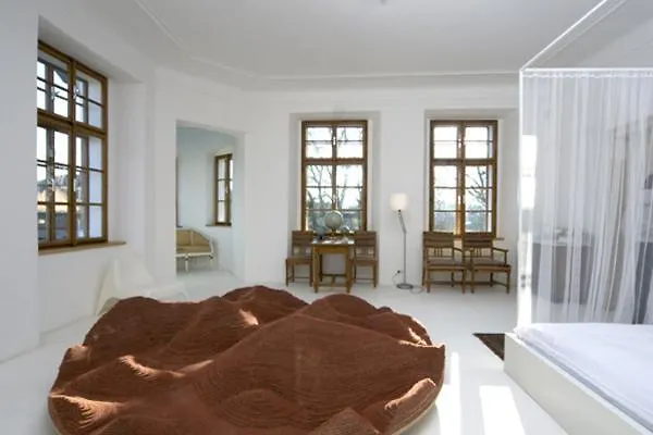 Chateau Třebešice Hotel 4*